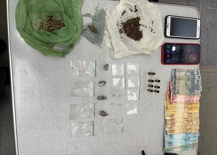 Homem é detido por tráfico de drogas após tentar escapar da polícia em Águas Belas