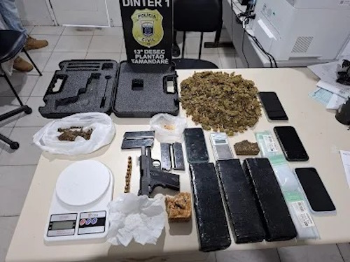 Suspeitos de homicídio presos com drogas e arma em operação em Tamandaré