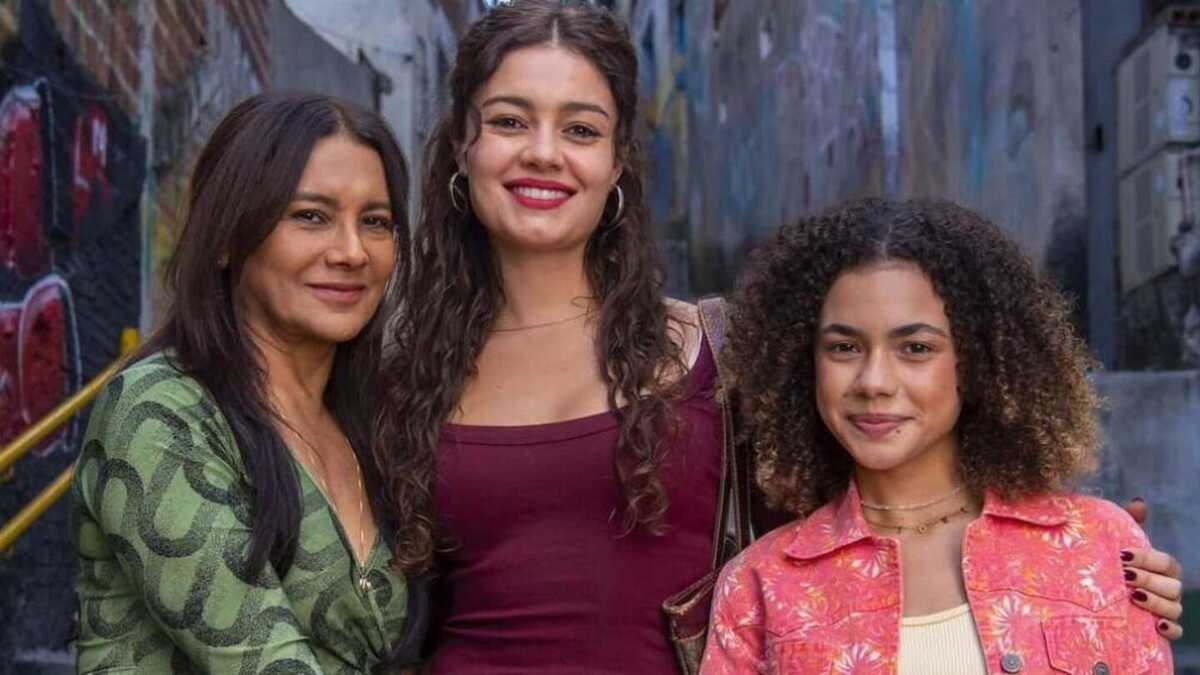 Em 'Três Graças', Joélly enfrenta desespero com a perda da filha e do pai