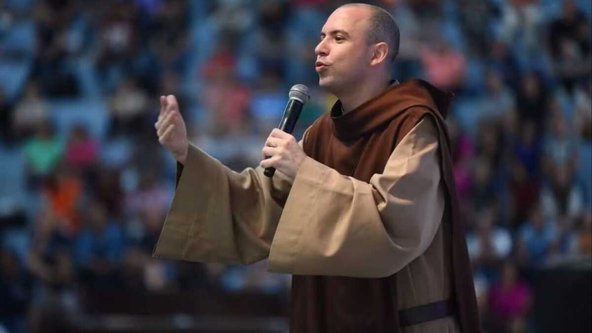 Frei Gilson comanda vigília da Quaresma na Arena de Pernambuco neste sábado (21)