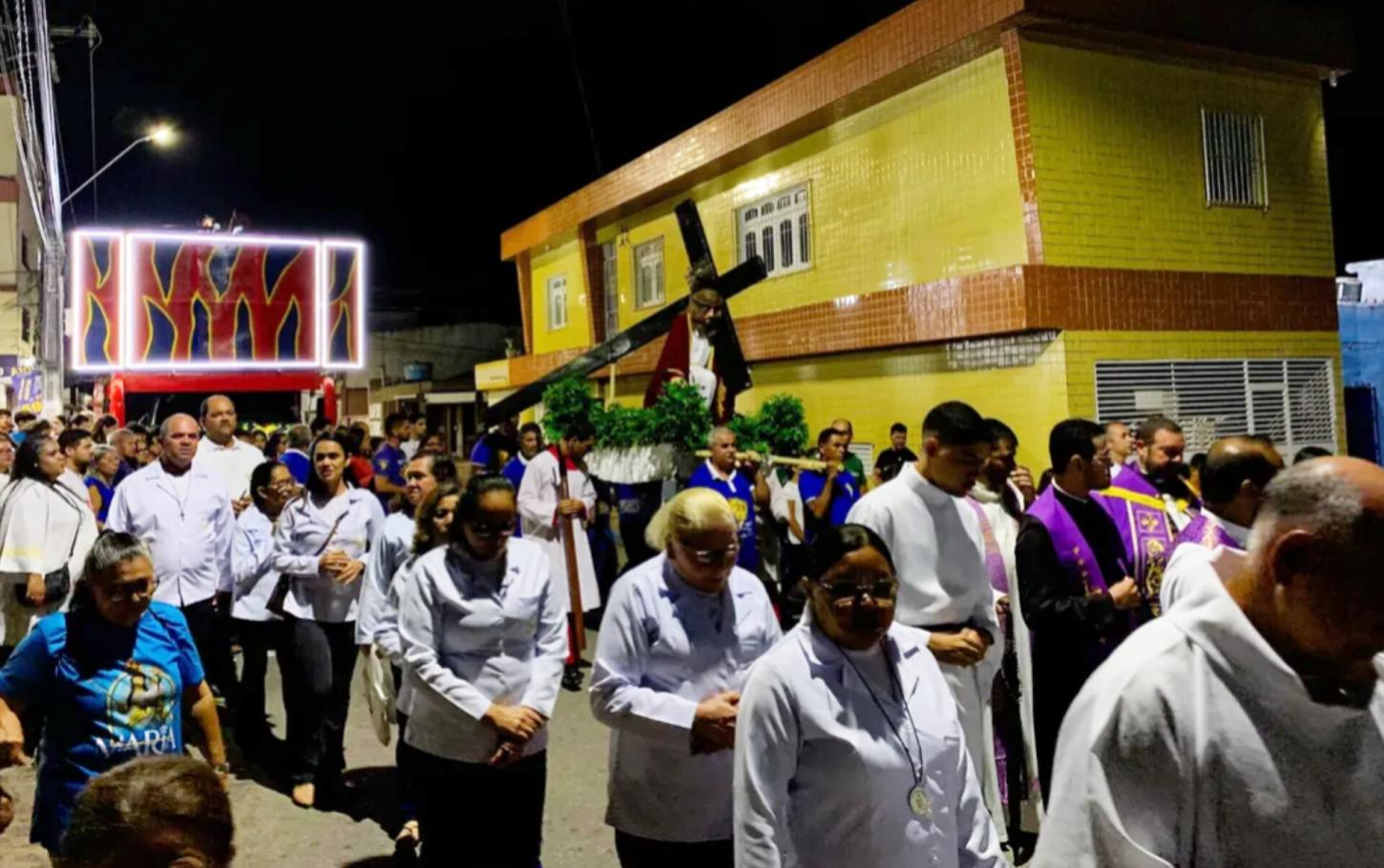 Via-Sacra reúne fiéis e lideranças religiosas em Vitória de Santo Antão