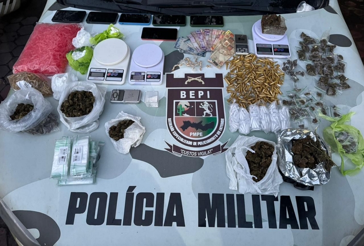 Polícia apreende drogas e prende quatro em Tamandaré