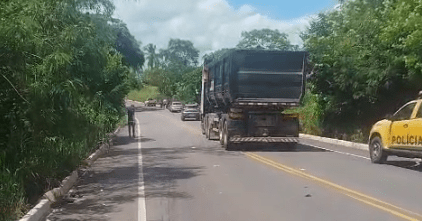 Acidente fatal envolvendo carro e motoneta é registrado na PE-062, em Condado