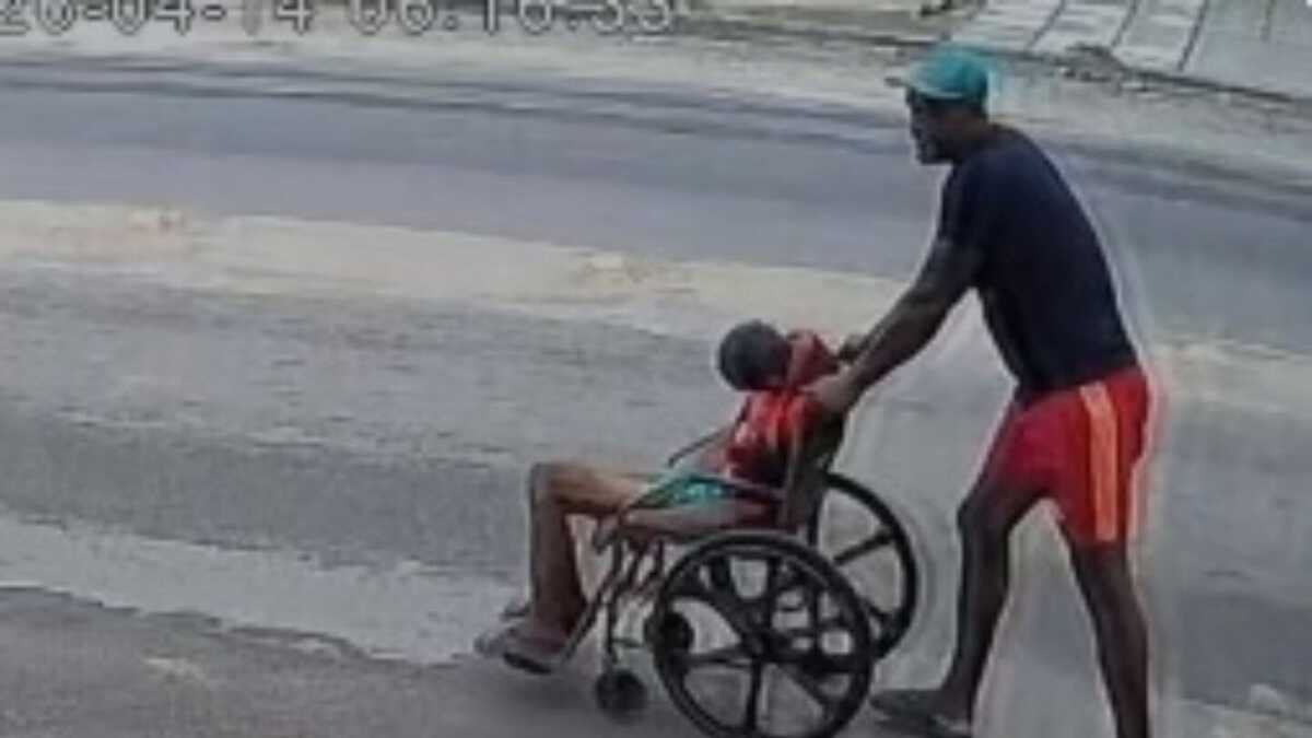 Filho transporta corpo do pai em cadeira de rodas e o abandona em terreno baldio em Paulista