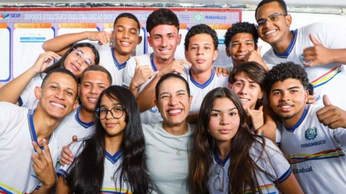 Governo de Pernambuco libera novo repasse do Pix Tênis para mais de 213 mil estudantes