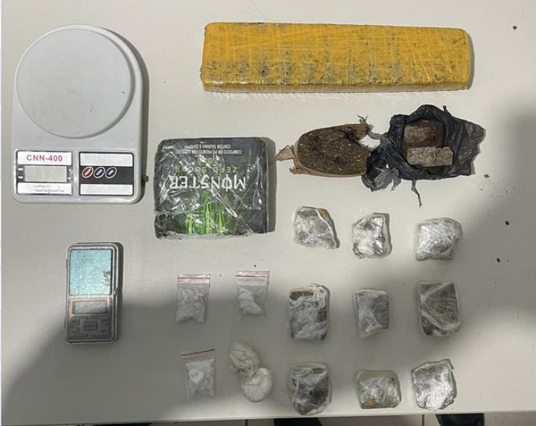 Polícia militar apreende mais de 1 kg de maconha e cocaína em imóvel desocupado em Caruaru