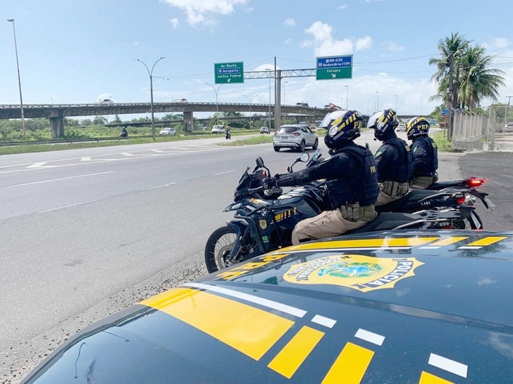 PRF inicia operação de feriado nas rodovias federais de Pernambuco
