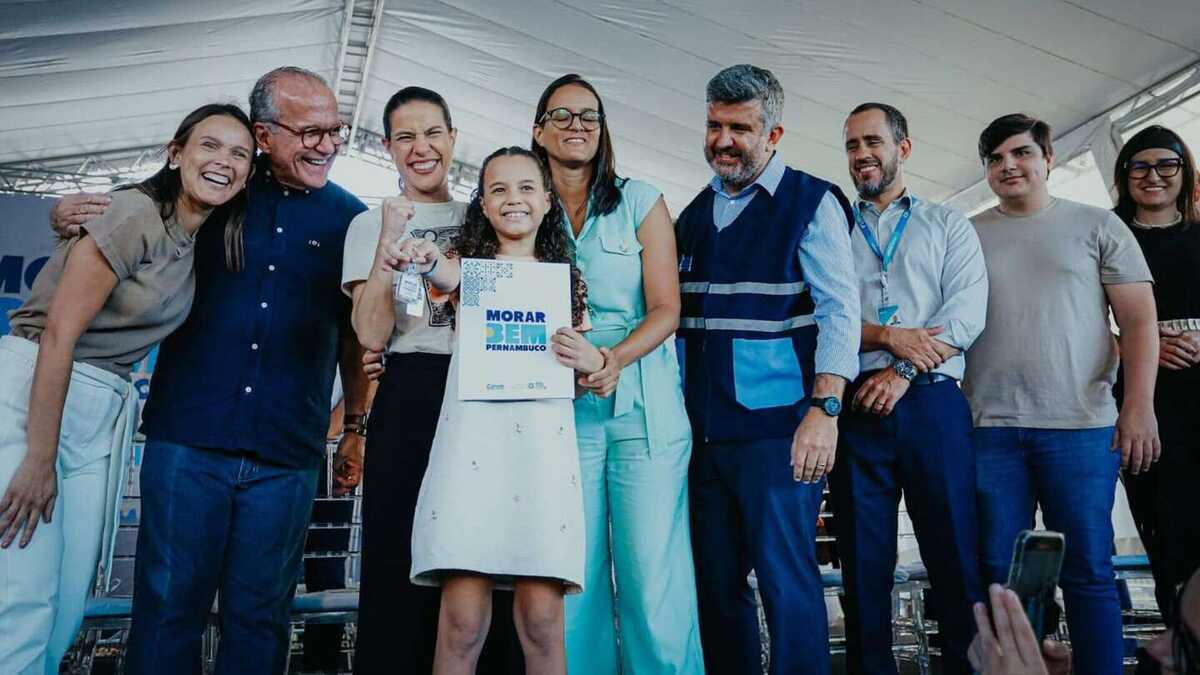 Raquel Lyra entrega chaves de 125 moradias em Recife por meio do Programa Morar Bem