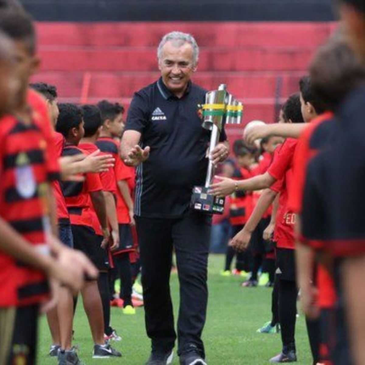 Nelsinho Baptista se despede do futebol com emocionante declaração ao Sport