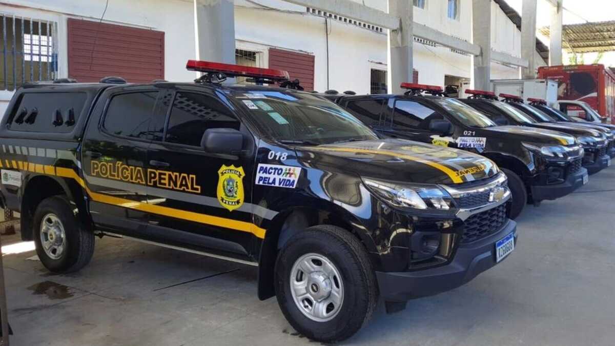 Veículo da Polícia Penal é levado por criminoso armado em Jaboatão