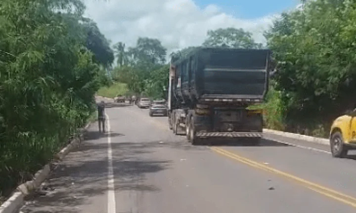 Acidente fatal envolvendo carro e motoneta é registrado na PE-062, em Condado