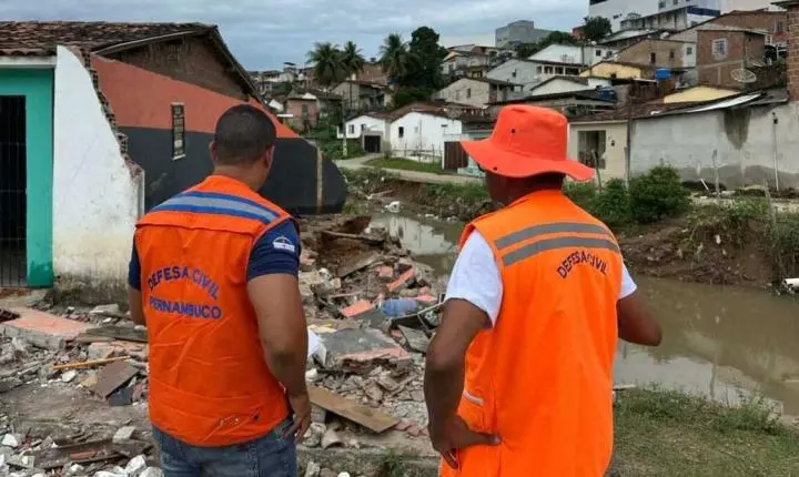 Governo de Pernambuco intensifica auxílio a mais de 9,5 mil pessoas impactadas pelas chuvas