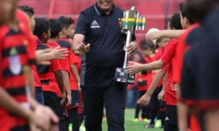 Nelsinho Baptista se despede do futebol com emocionante declaração ao Sport